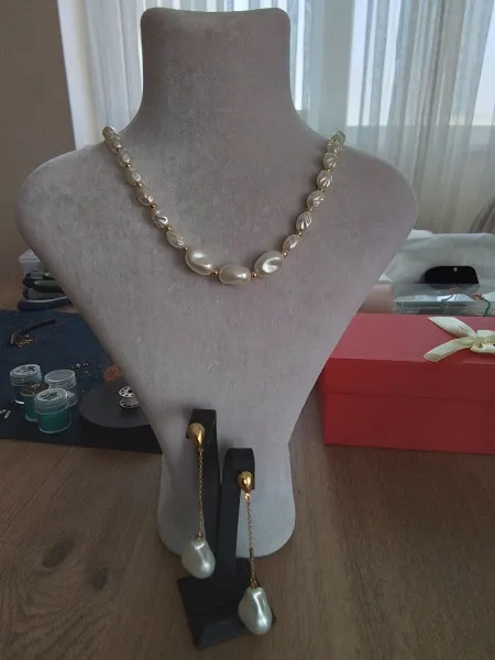 Pearl necklace and earring set