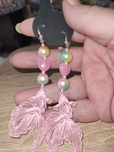 Pembe Balık Figürlü Fosforlu Boncuklu Küpe