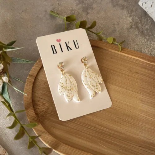 Beyaz Altın Parıltılı Melek Kanadı Polimer Kil Küpe - El Yapımı