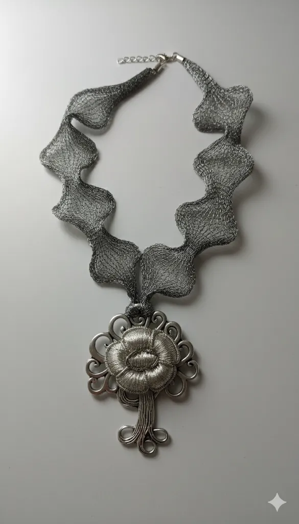 Titanyum Zincir Pullu Kolye – Şık ve Dayanıklı Tasarım