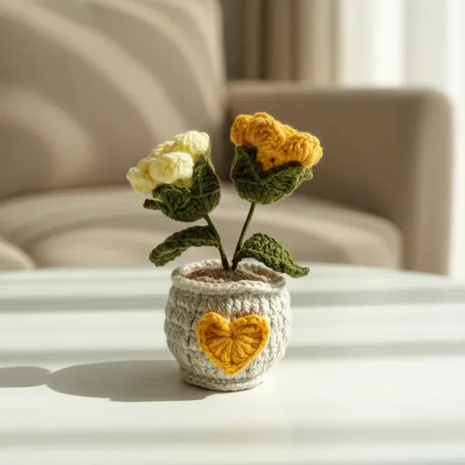 Sarı ve Krem Renkli Örgü Gül Saksı - Öğretmenler Günü Hediyesi