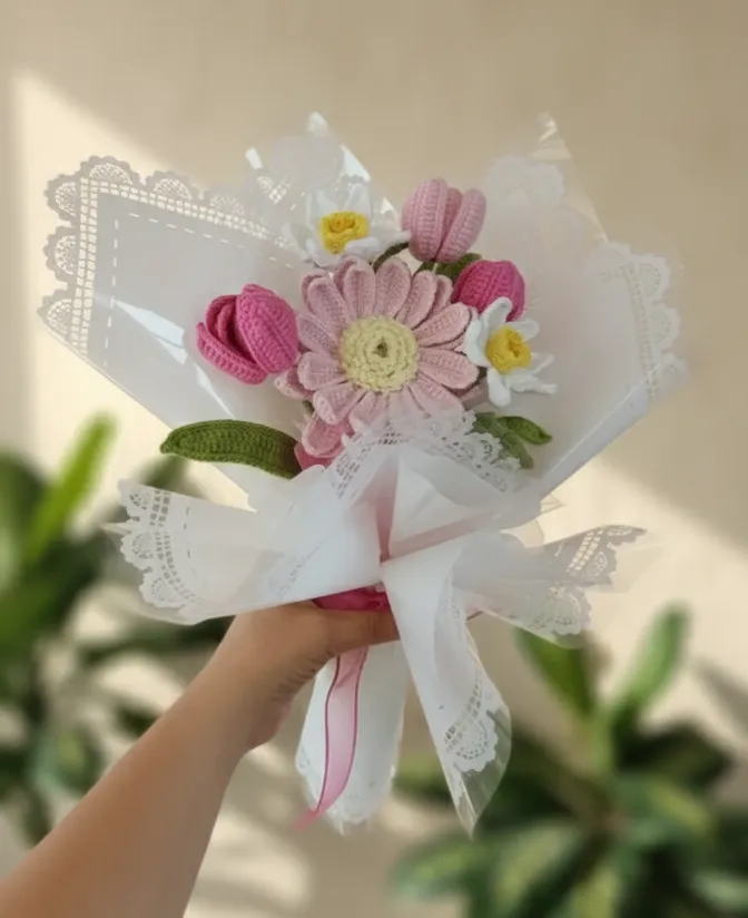 Örgü Çiçek Buketi - Pembe Lale ve Papatya Tasarımlı - El Yapımı
