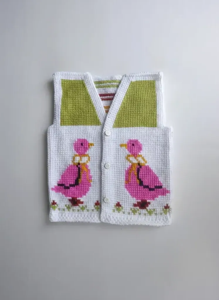 Beyaz Örgü Bebek Yeleği - Pembe Ördek Desenli, Tunus İşi, El Emeği