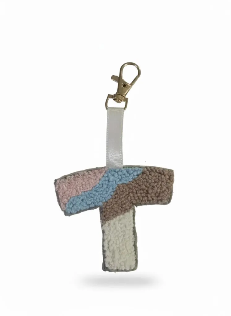 T Harfi Punch Nakışı Anahtarlık - Çok Renkli El Yapımı Hediye