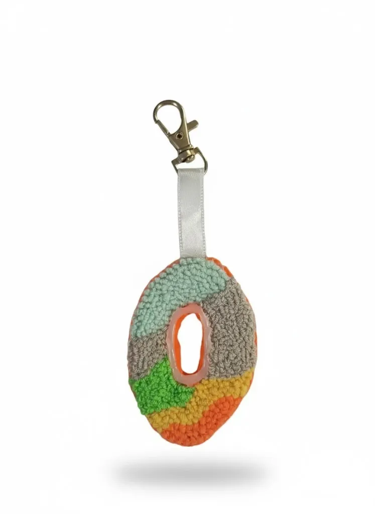 Renkli Örgü "O" Harfi Anahtarlık - El Yapımı Dekoratif Aksesuar