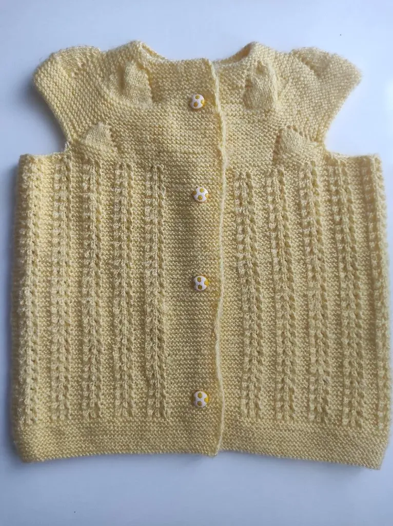 Sarı Renk Düğmeli Örgü Bebek Yeleği - El Emeği Bebek Giyim