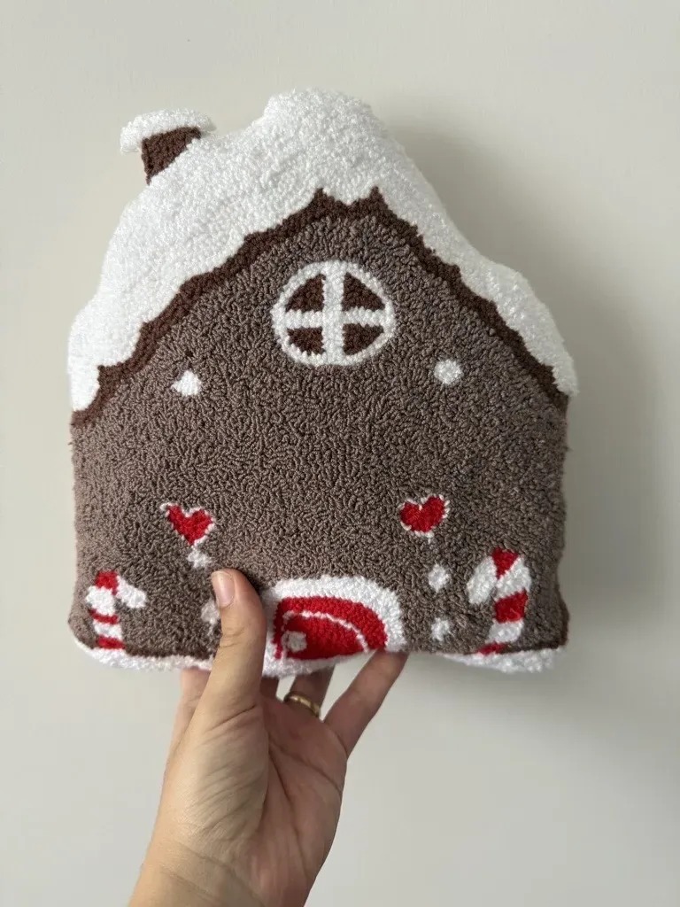 Punch Nakışı Noel Ev Dekoratif Yastık - 25x23 cm - El Emeği