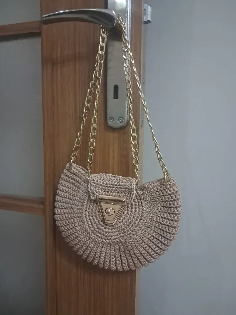 Kahverengi Örgü Midye Çanta - Zincir Detaylı ve El Emeği