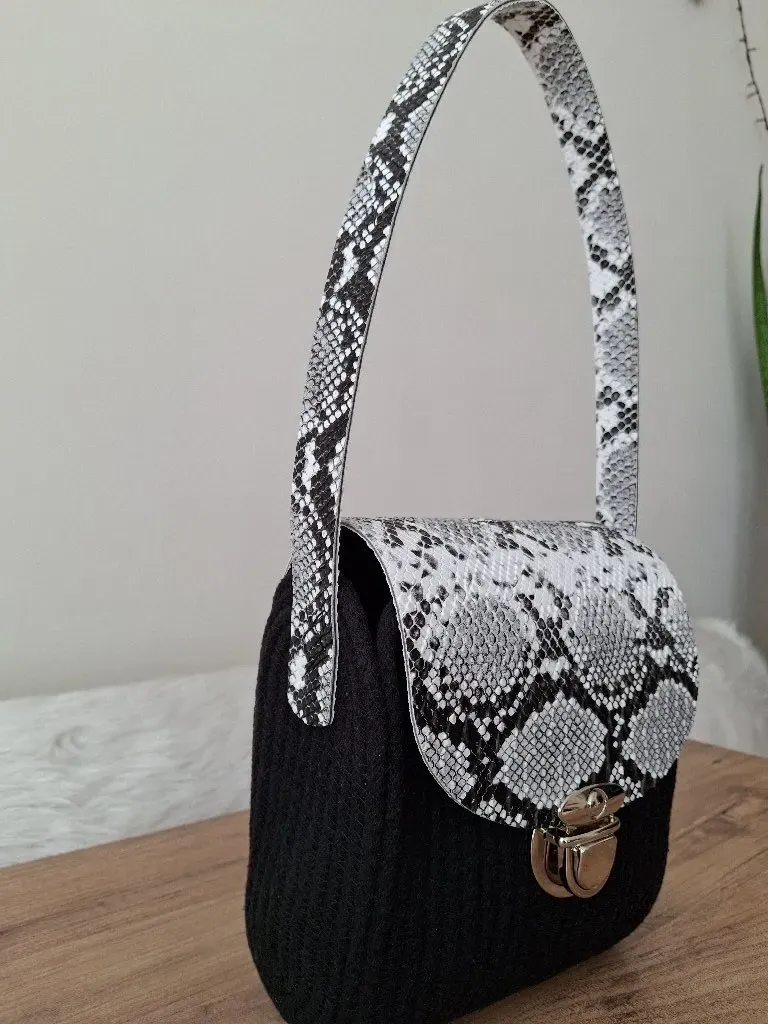 Siyah Örgü Yılan Desenli Klipsli Kadın Omuz Çantası - El Emeği