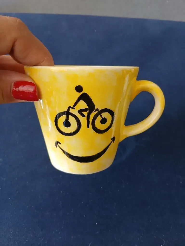 Sarı Bisiklet Desenli Çini Kahve Kupası - El Boyaması Hediye