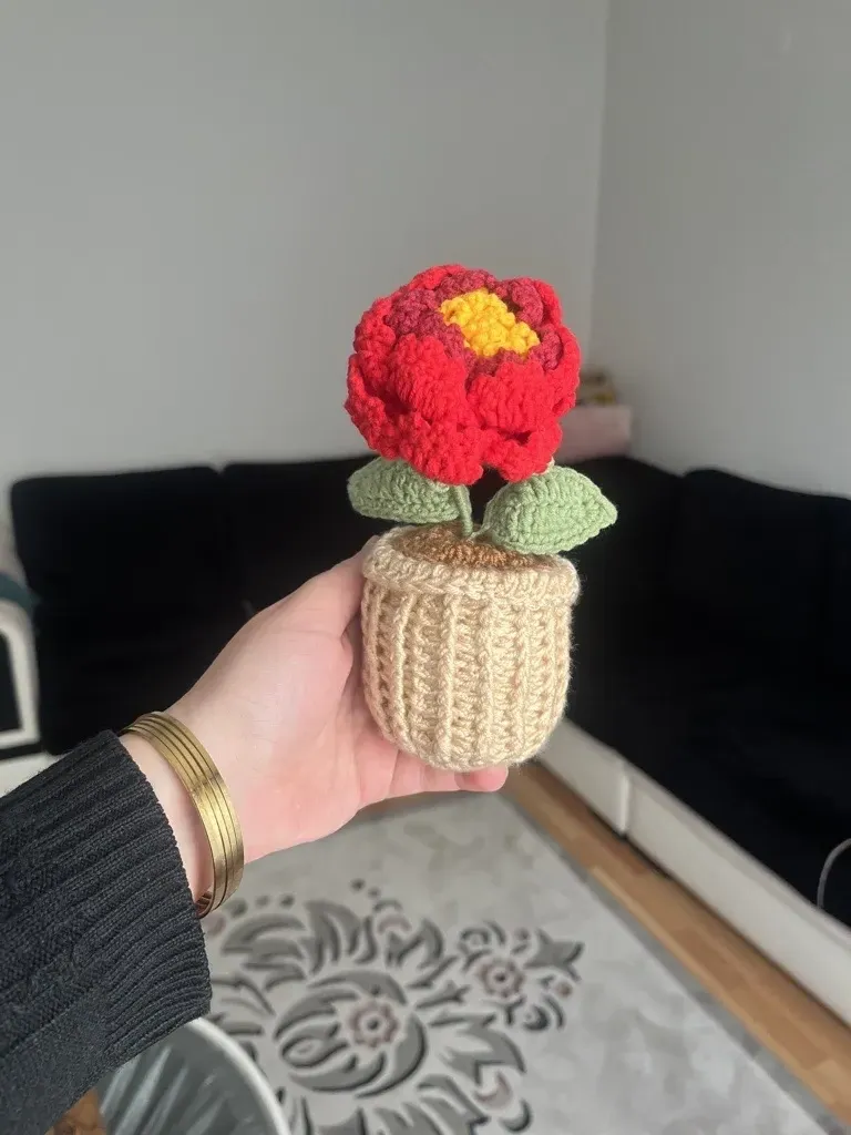 Örgü Kırmızı Şakayık Çiçek Saksı - Amigurumi El Emeği Dekoratif