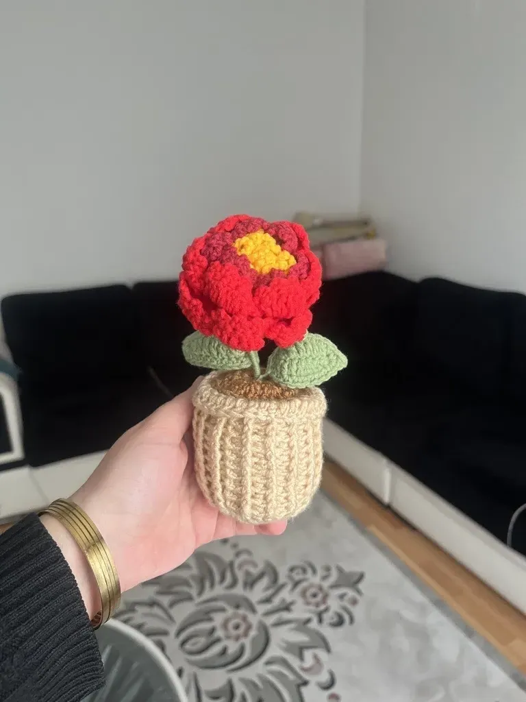 Örgü Kırmızı Şakayık Çiçek Saksı - Amigurumi El Emeği Dekoratif