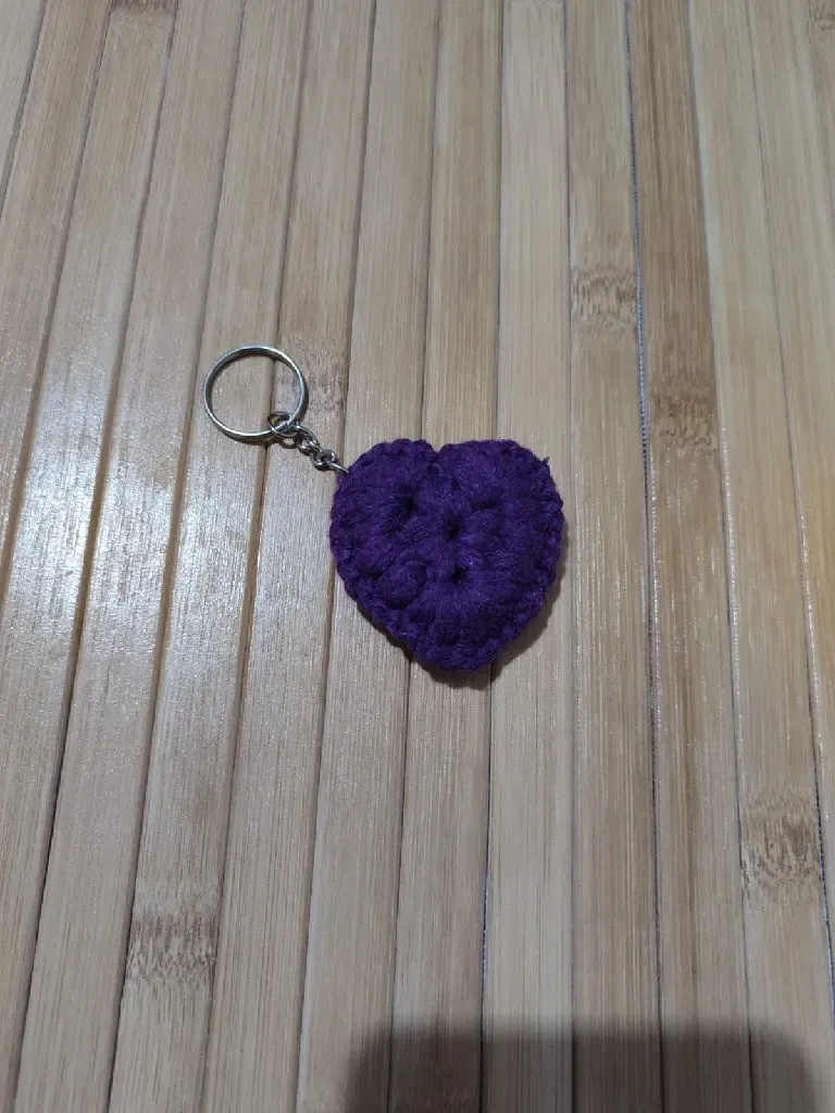 Amigurumi Koyu Mor Kalp Anahtarlık - El Yapımı Örgü Hediye