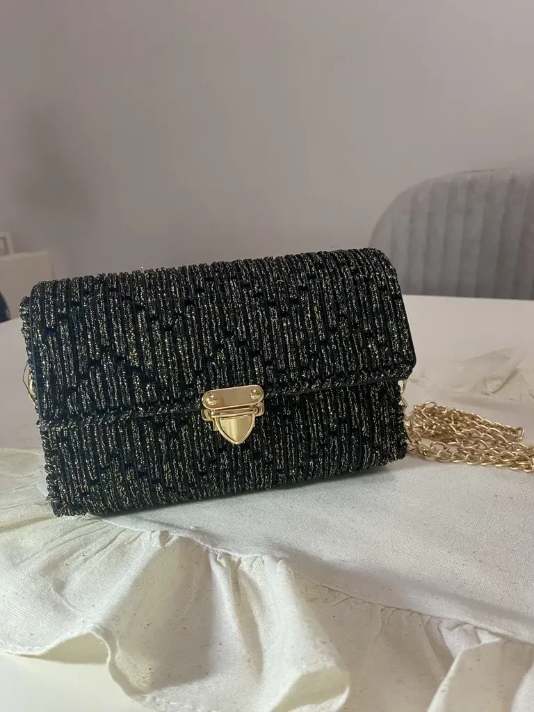 Siyah Simli Örgü Omuz Çantası - Zincir Askılı ve El Yapımı Detaylı