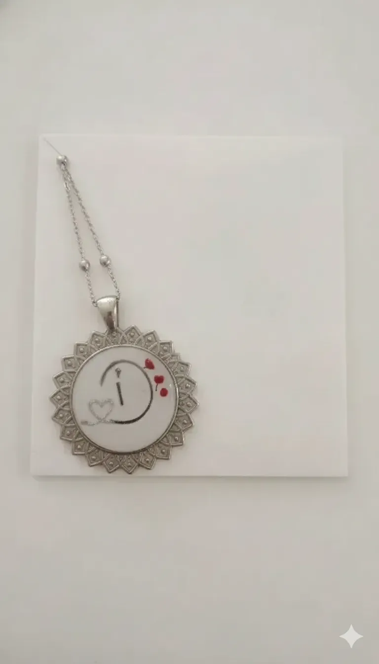 Gümüş Renkli Harf ve Kalp Detaylı Epoksi Kolye - İSME ÖZEL