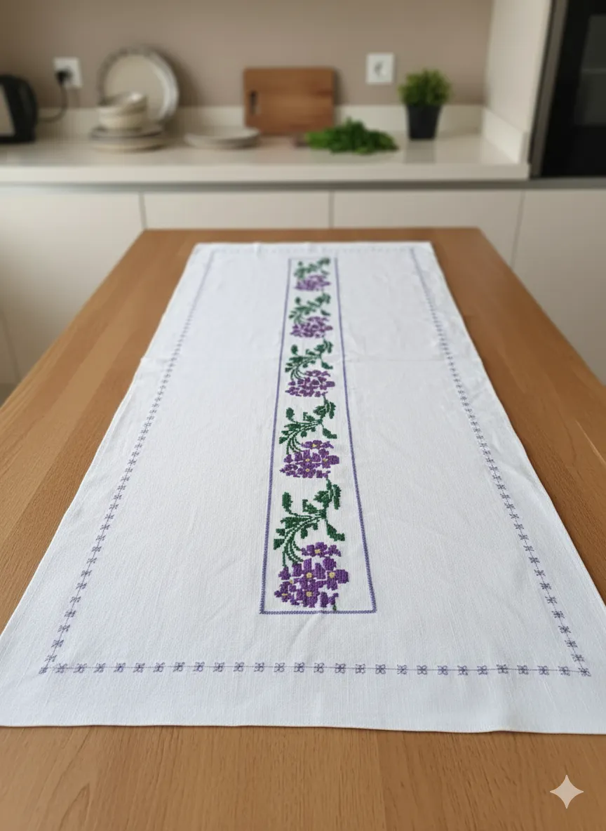 Mor Çiçek Desenli Beyaz Runner - El Yapımı Nakışlı Masa Örtüsü