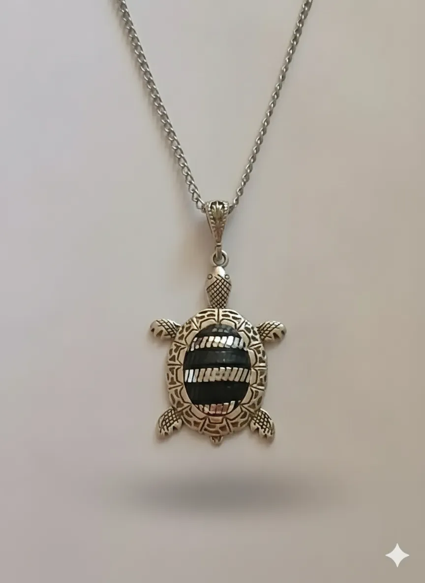 Kaplumbağa Figürlü Zincirli Kolye – Gümüş Gri Tel İşlemeli Özel Tasarım