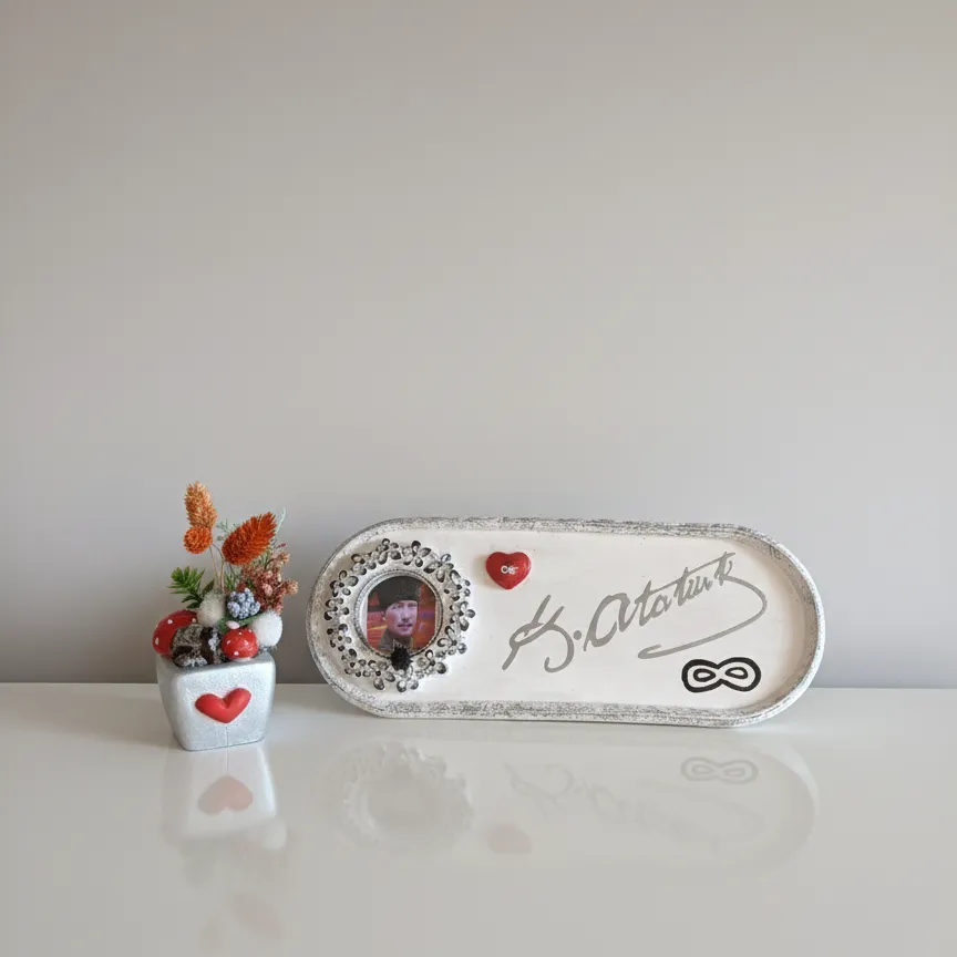 Atatürk İmzalı Pano Ve Çiçekli Vazo