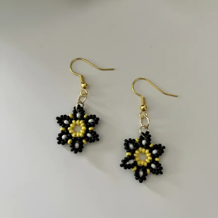 Siyah Sarı Boncuk Küpe